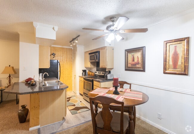 1BR 1BA - 637 SF