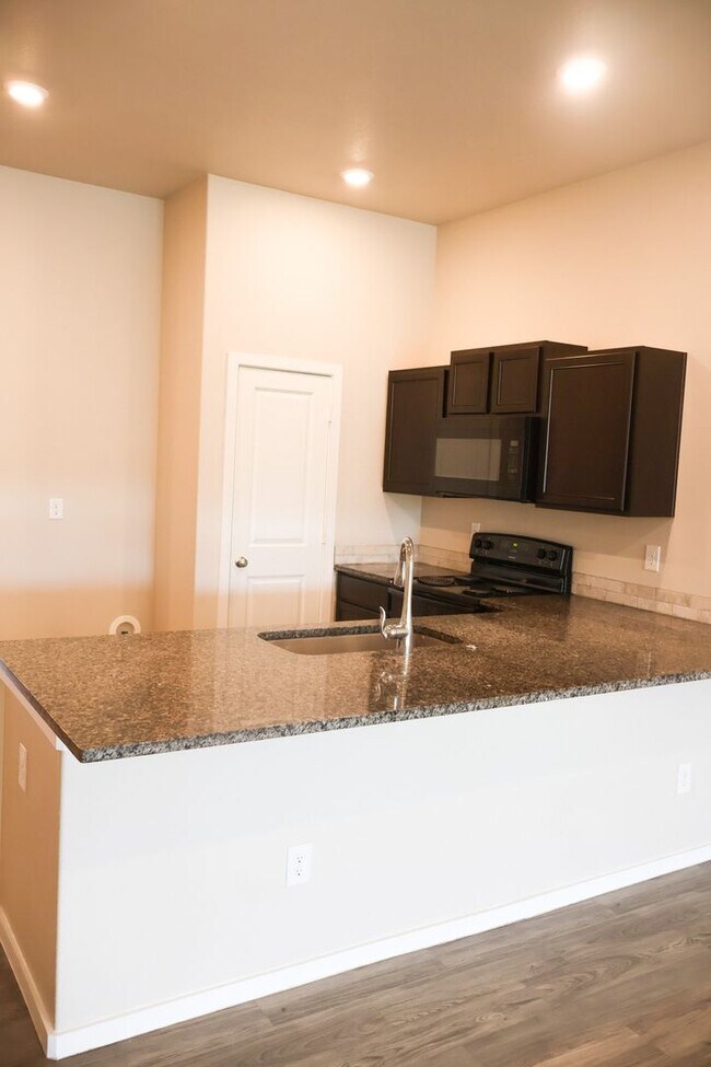 Building Photo - 9714 Saratoga Ave Unit Upland Heights - 9714 Saratoga Avenue A