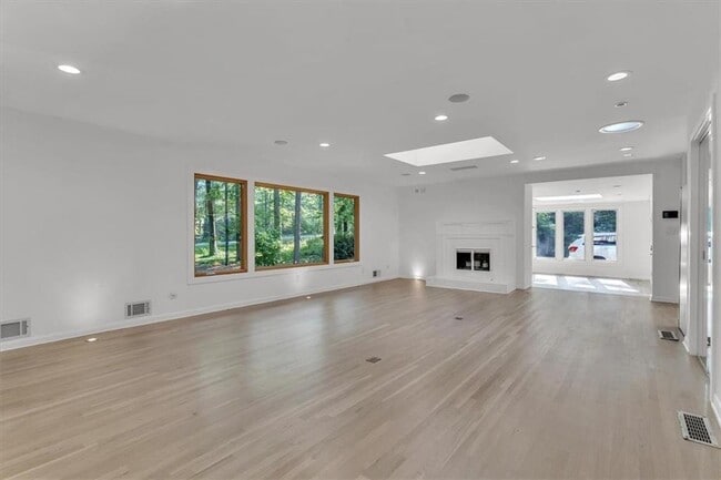 Photo - 2605 McKinnon Dr