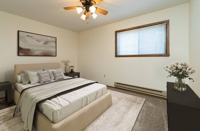 Fargo, ND Maplewood Bend Apartments | Bedroom - Maplewood Bend