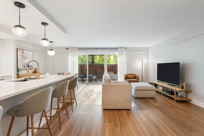 1115 S Plymouth Ct