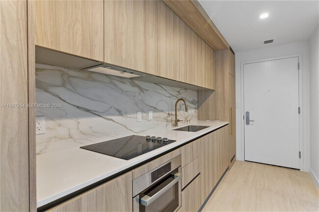 Photo - 77 SE 5th St Unidad 1808