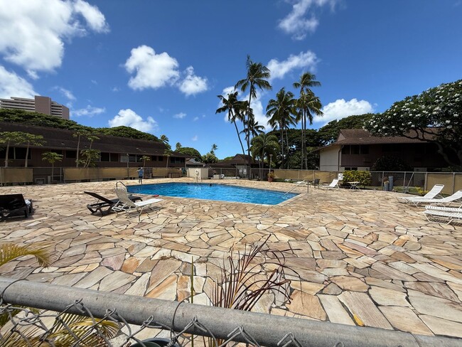 Building Photo - Updated Kahala Townhome – Pool, Parking & ...