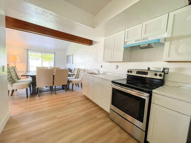 Photo - 4600 SW 9th Ave Unit B
