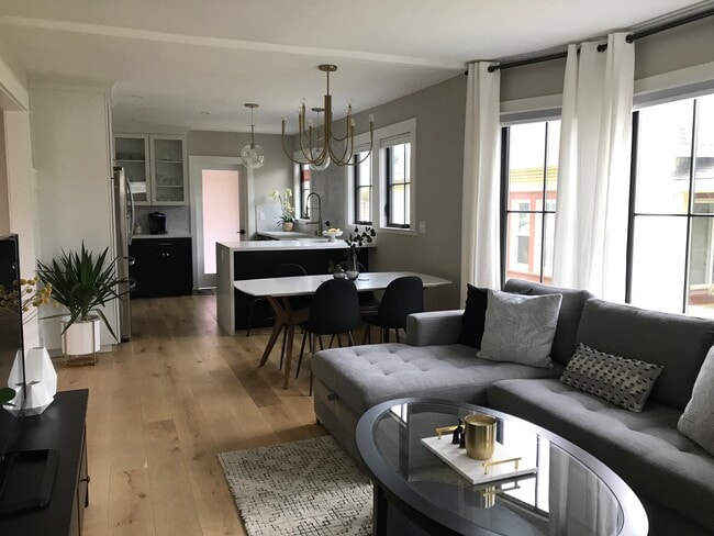 Photo - 861 Aileen St