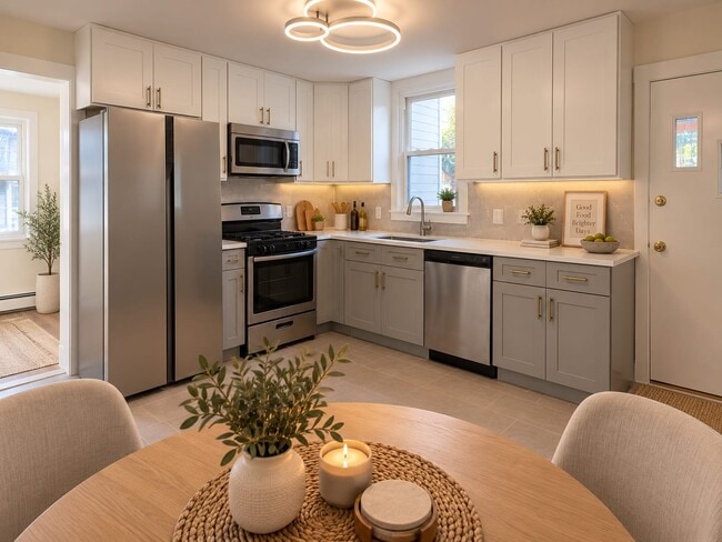 Digitally Staged - 109 Ralph St Unit 1L