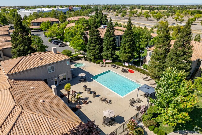 Vista alternativa del edificio - Bella Rose Villas