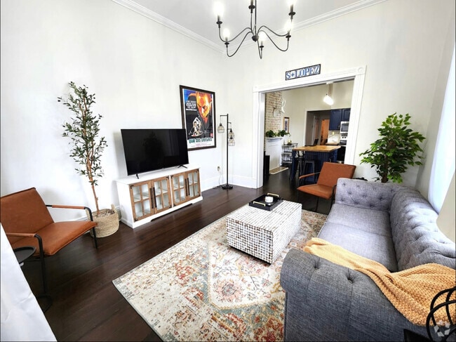 Building Photo - 224 S Lopez St Rental