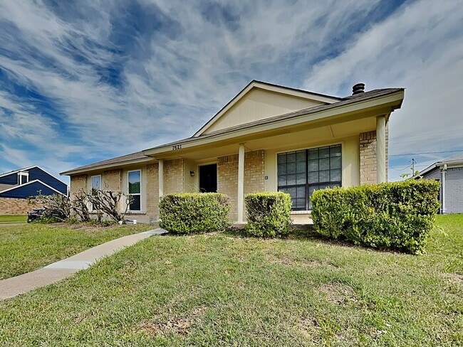 Building Photo - 7621 Pebble Beach Dr