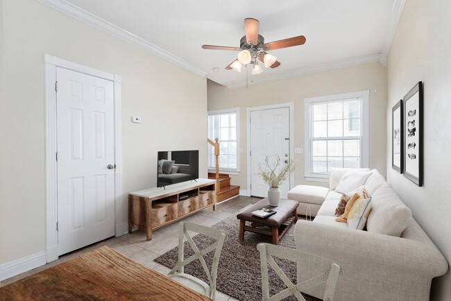 Photo - 523 N Storer Ave Unit 3