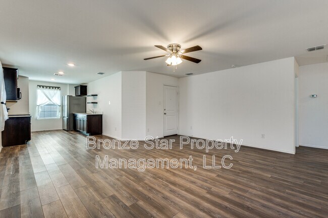 Photo - 742 Trestle Dr