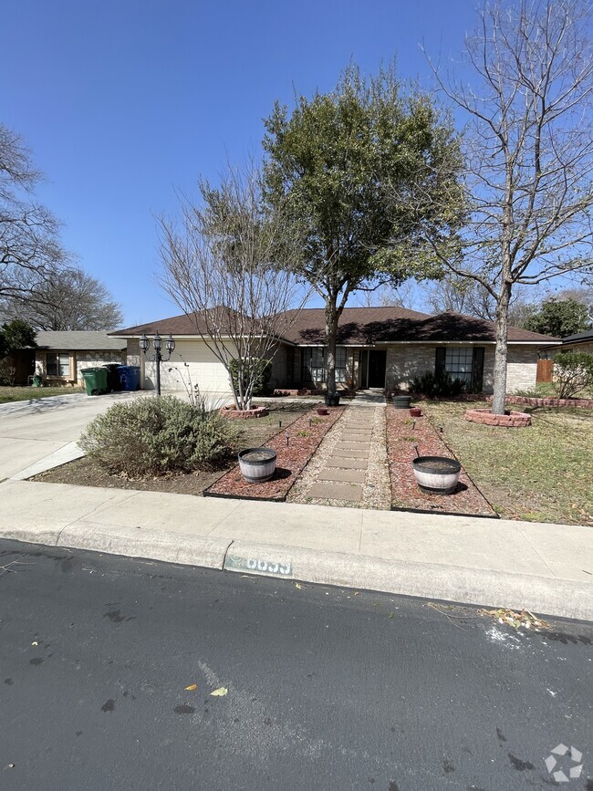 Building Photo - 6639 Country Field Dr Rental