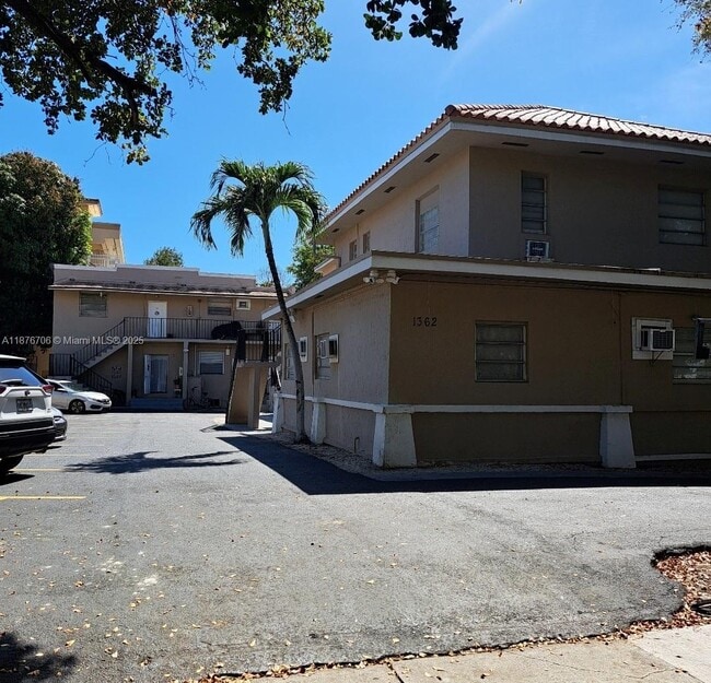 Building Photo - 1362 SW 2nd St Unit 8 Rental
