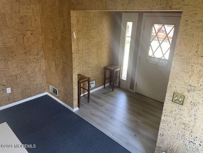 Photo - 256 Lawrence Ave