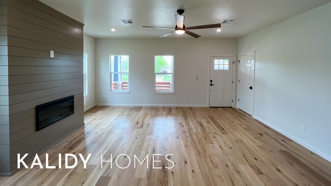 Photo - 716 E Springer Ave