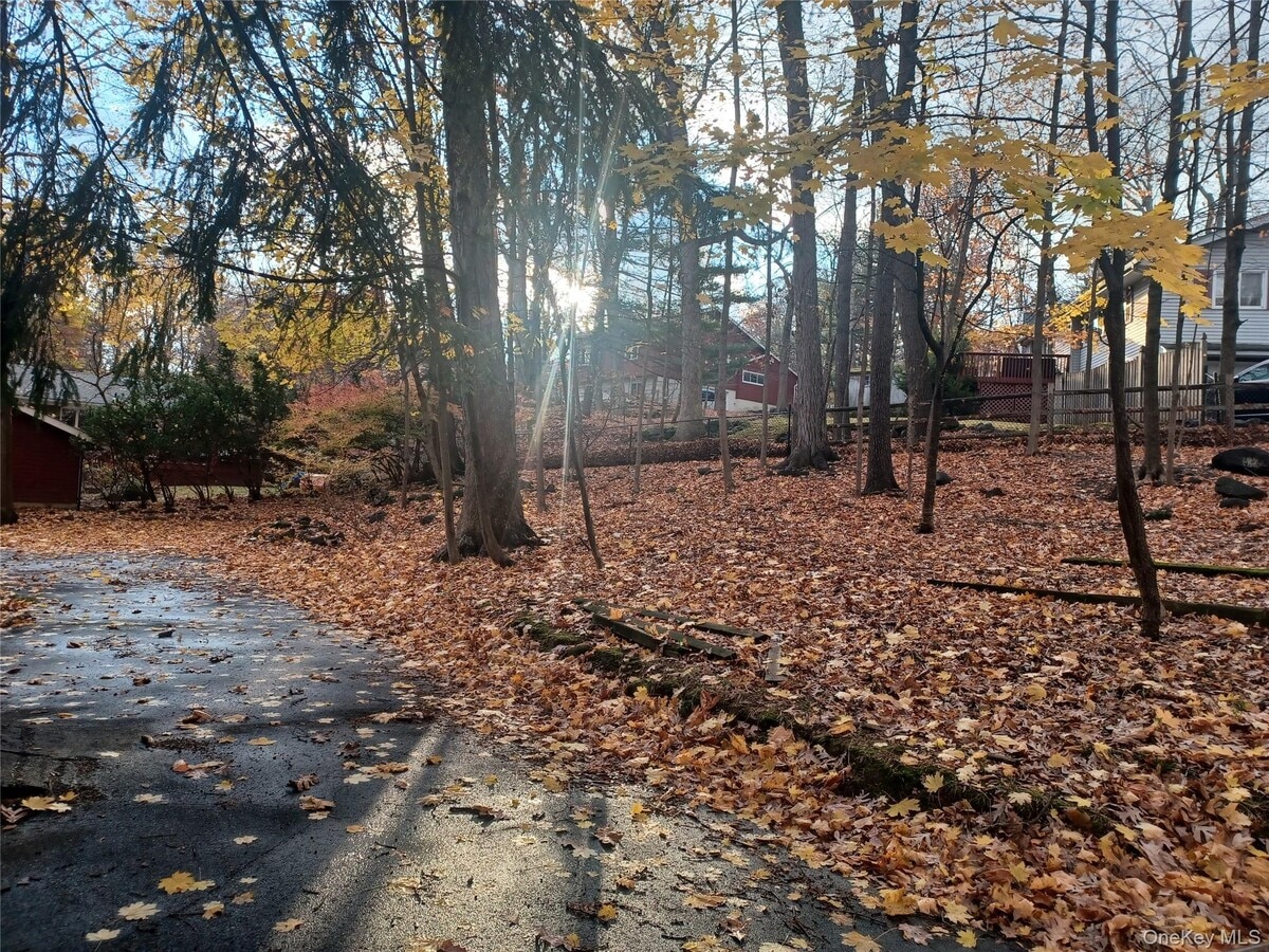 Photo - 201 Old Mountain Rd N