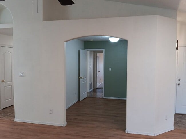 Photo - 3 Bedroom, 2 Bathroom Home! Schedule a Showing Today!