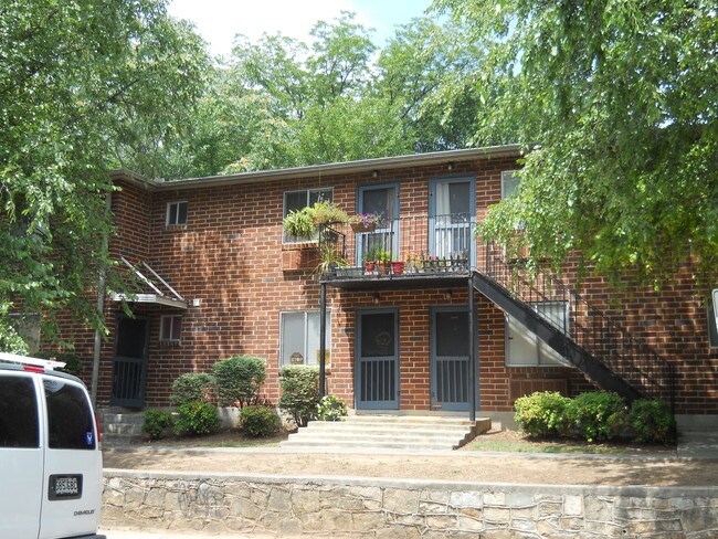 Foto principal - 657 NE John Wesley Dobbs Ave