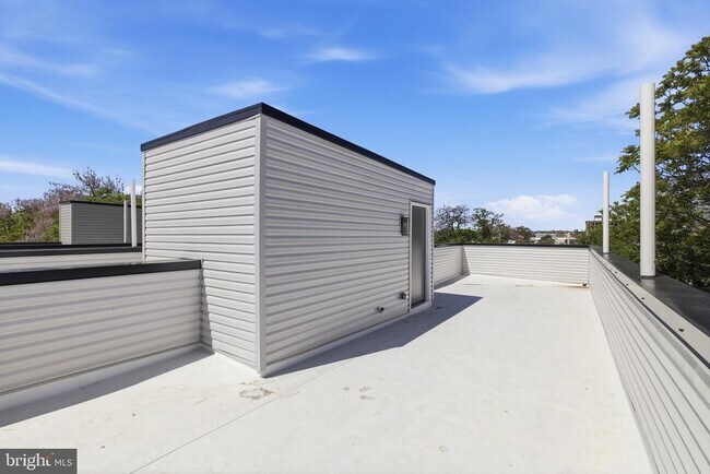 Building Photo - 2534 N 11th St Unit 2