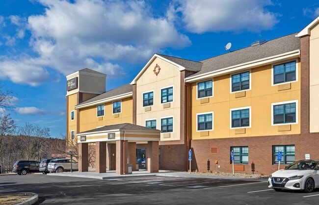 Building Photo - Furnished Studio-Boston - Braintree Rental