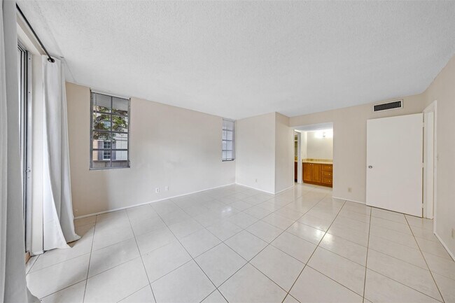 Photo - 2601 S Palm Aire Dr Unit 212