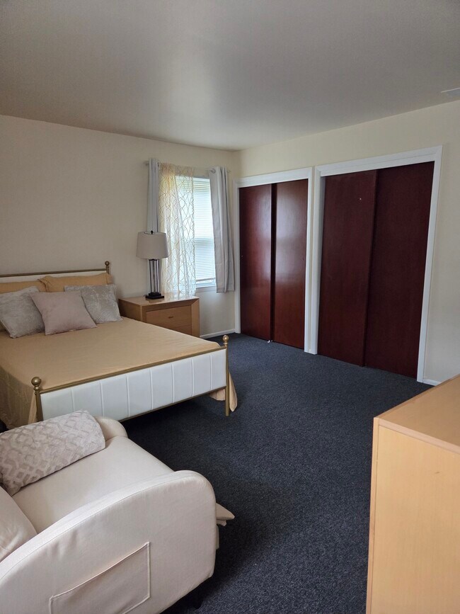 Photo - 213 E 9th Ave Unit 3 bedroom apartment