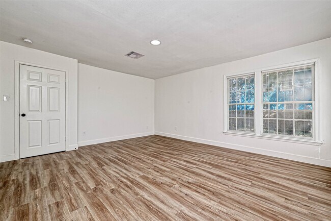 Photo - 5609 Denmark St Unit B