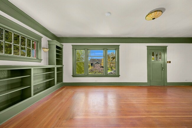 Photo - Charming, Warm, and Welcoming, Your Sunnyland Escape Awaits!