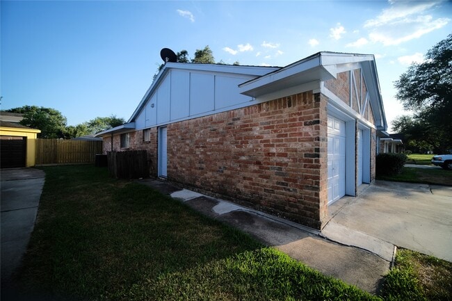 Building Photo - 12327 Bexley Dr