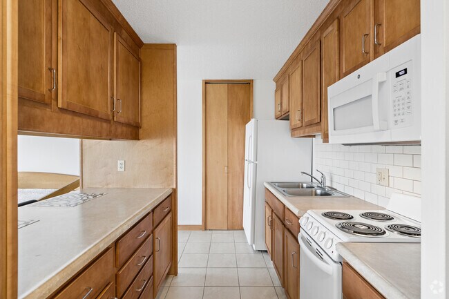 Studio - 450SF - Kitchen