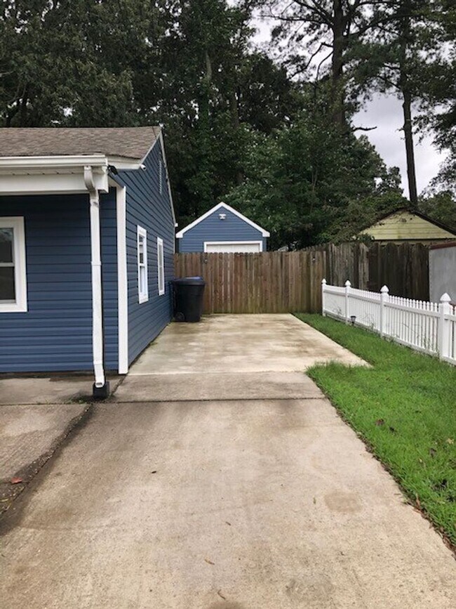 Photo - 3 BED / 2 BATH SINGLE FAMILY