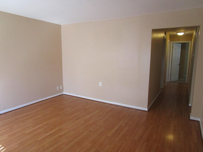 Photo - 25606 Hanover St