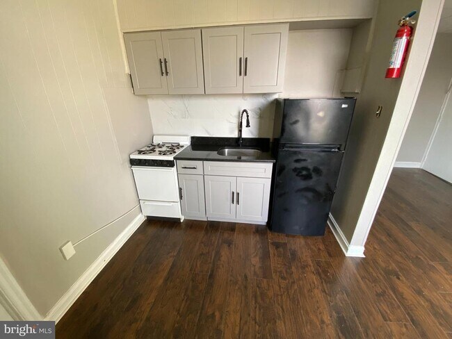 Photo - 2930 Frankford Ave