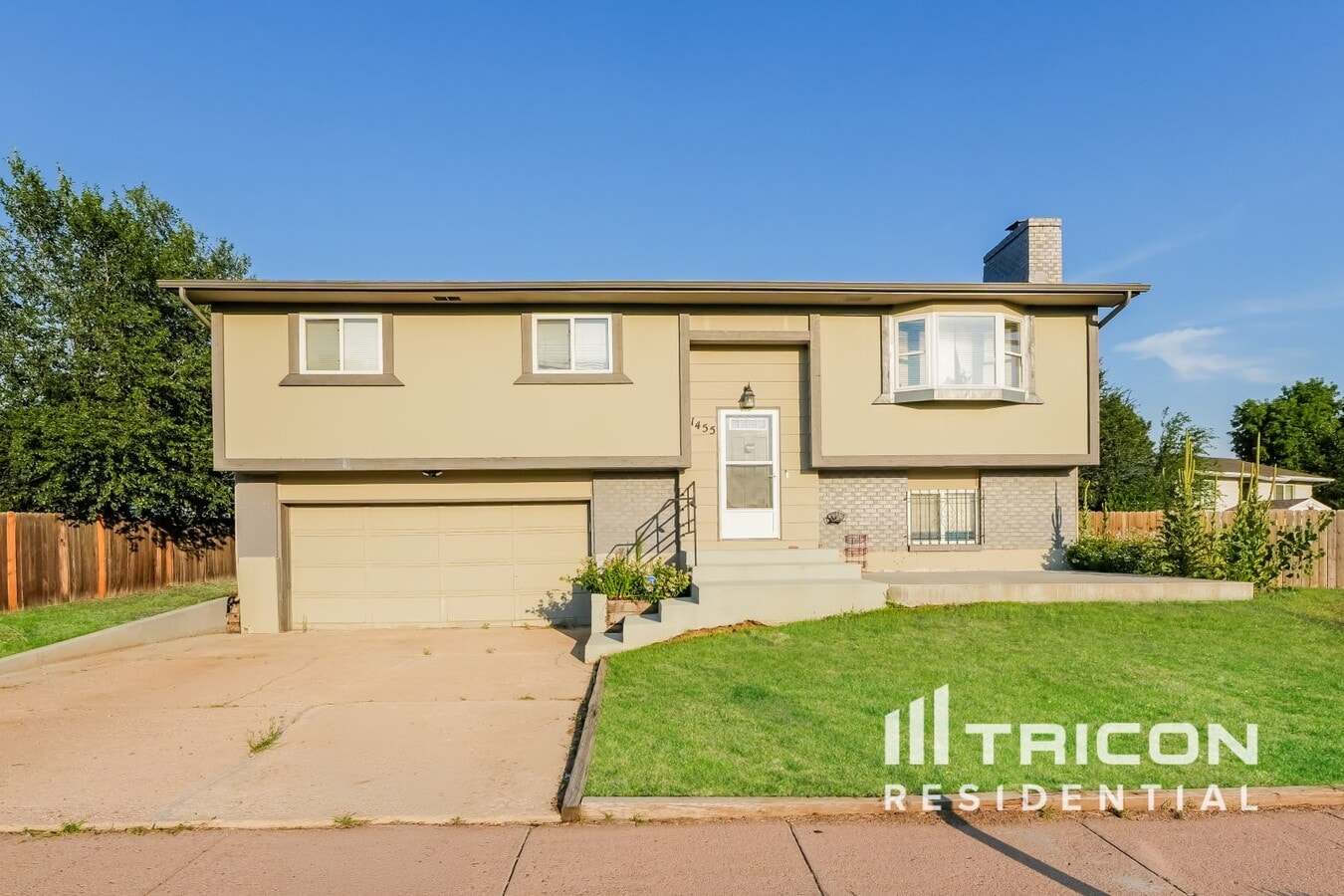 Photo - 1455 Jet Wing Dr House