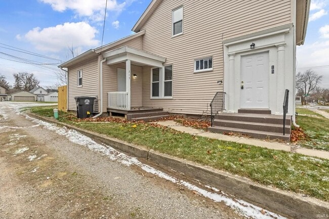 Building Photo - 215 W Masterson Ave