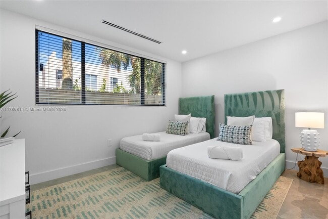 Photo - 325 SW 16th St Unit B