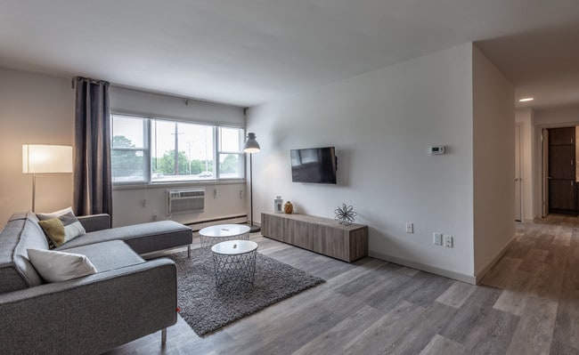 Photo - 2867 S Kinnickinnic