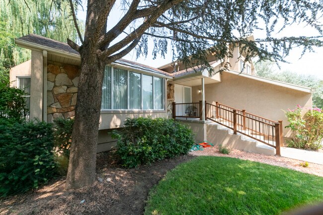 Totalmente ajardinado - 4968 S Spring Run Dr