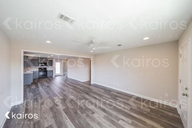 Photo - 158 Wexford Way