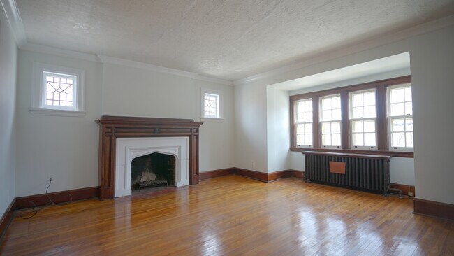 Photo - 1082-1082 Avenue Rd Unit 2FL