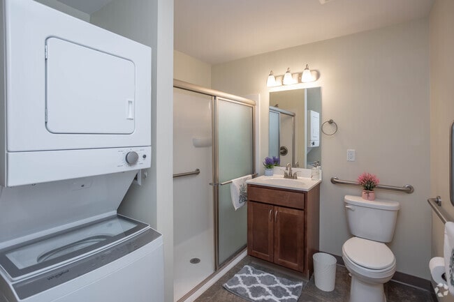2BR, 1BA - 825 SF - Bathroom