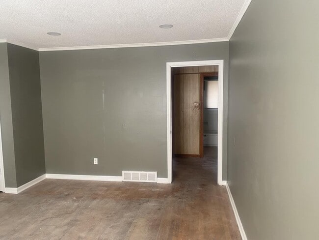 Photo - 3064 Cromwell Ave