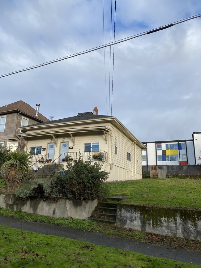 Building Photo - 166 16th Ave