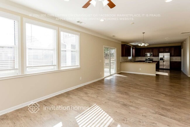 Photo - 335 Yellow Iris Rd SE