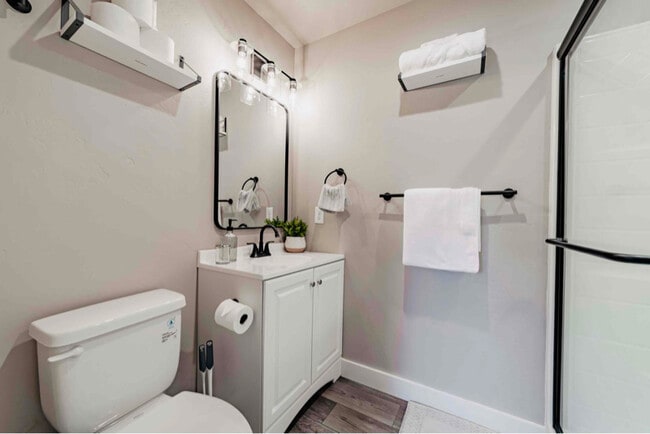 Photo - 2406 Quaker St