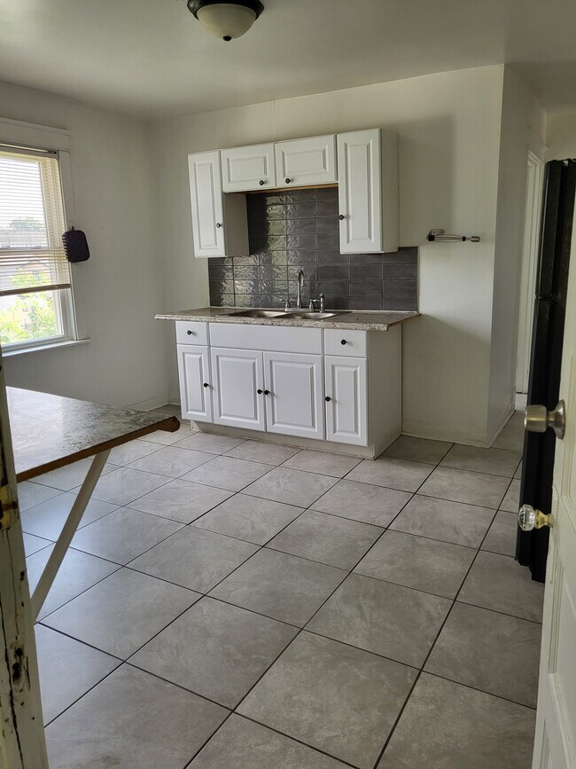 907 N Massasoit Ave Apartment Unit 3rd floor Chicago, IL