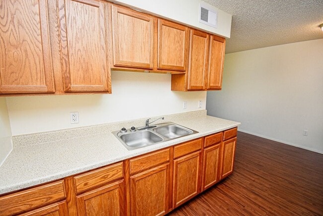 Building Photo - 200 Daniels Dr