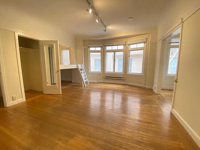 Photo - 1-Bedroom Gem in the Heart of San Francisco – Cozy 364 Sq Ft Haven!"