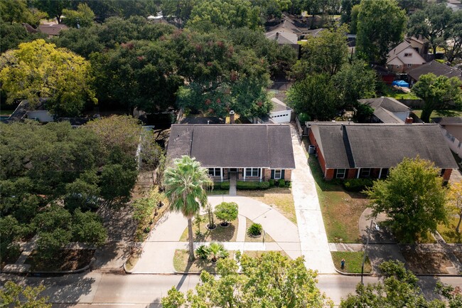 Building Photo - 6119 S Braeswood Blvd