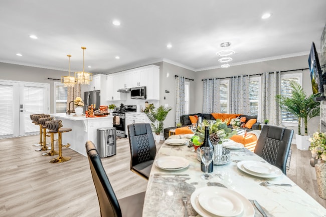 Photo - 1330 Adams Dr SW